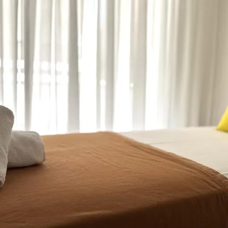 Modern 3bdr_top Floor_lux_suite_balcony 아파트 *